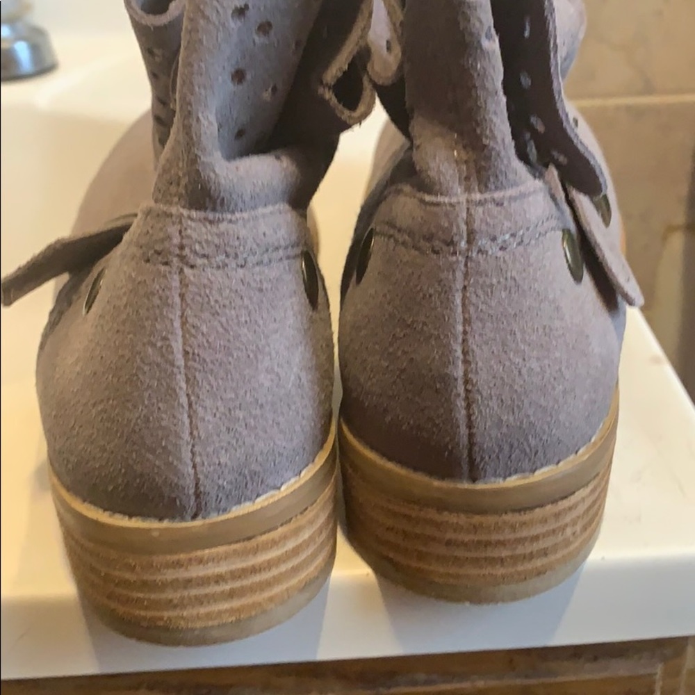 Restricted booties - Picture 5 of 8